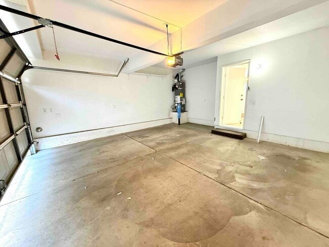 Building Photo - Gated Community - Updated Harbor City Townhouse - 3 bed / 2.5 bath