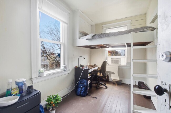 Building Photo - NT - 2342 Stratford