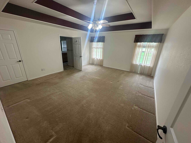 Building Photo - 535 Ross Ln