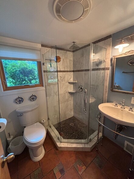 Downstairs bathroom - 4712 Surry Pl