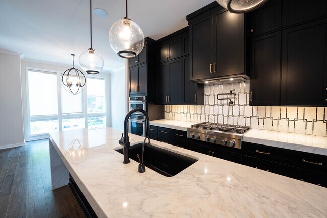 Building Photo - Luxury Reston Rental
