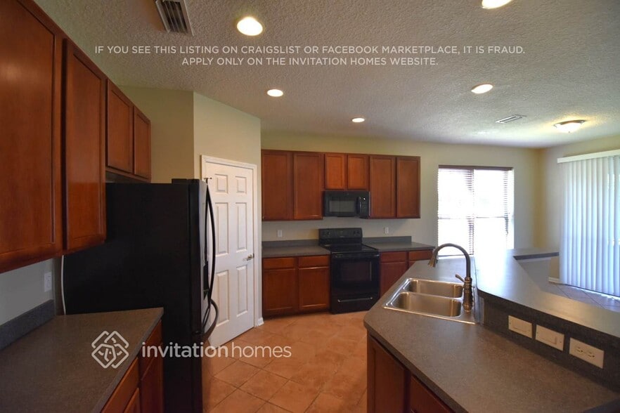 Building Photo - 3333 Victoria Lakes Dr N