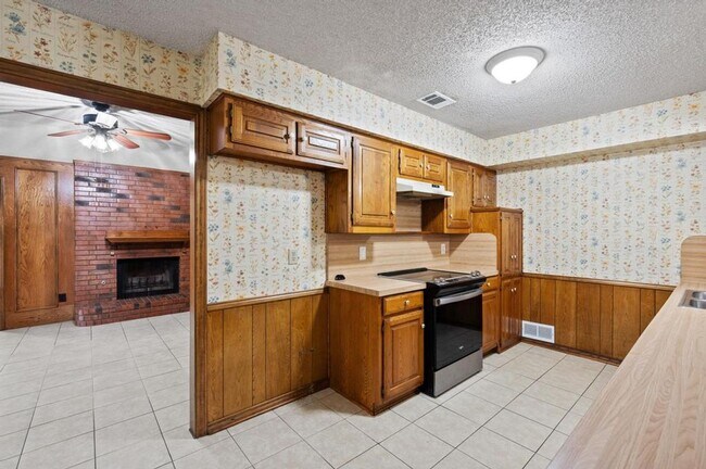 Building Photo - 504 Warbler Dr