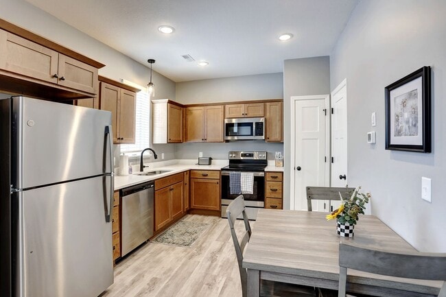 Building Photo - New 3Br, 2.5 Bath @ Willow Cascades!