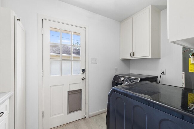 Building Photo - 6249 Overbrook Ln