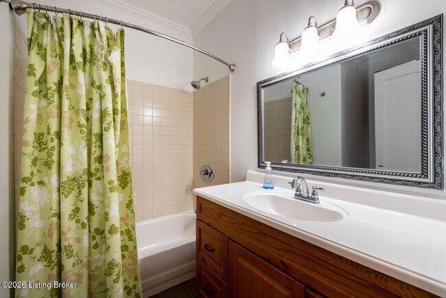 Building Photo - 2032 Lakeside Dr