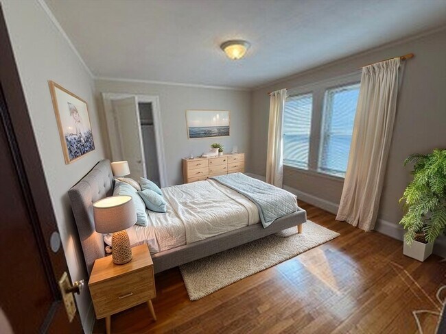 Building Photo - 66 Brock St