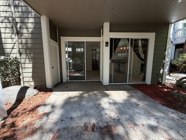 Building Photo - COSTA MESA 2 BEDROOM, 2 BATHROOM CONDO $3,400 (BRISTOL & BAKER)