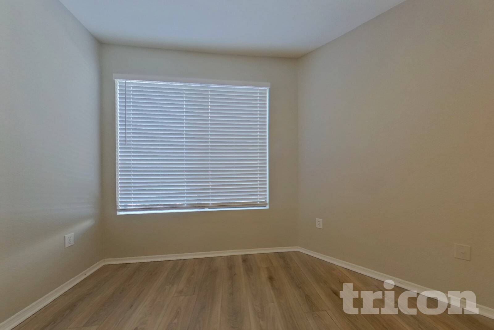 Building Photo - 4925 E Desert Cove Ave