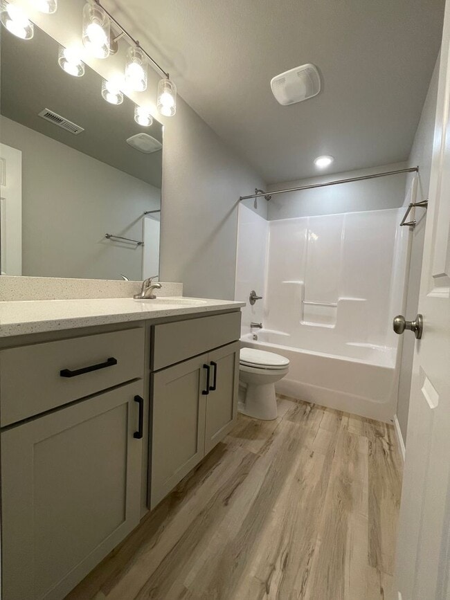 Building Photo - Modern Designed Home with Second Family Room