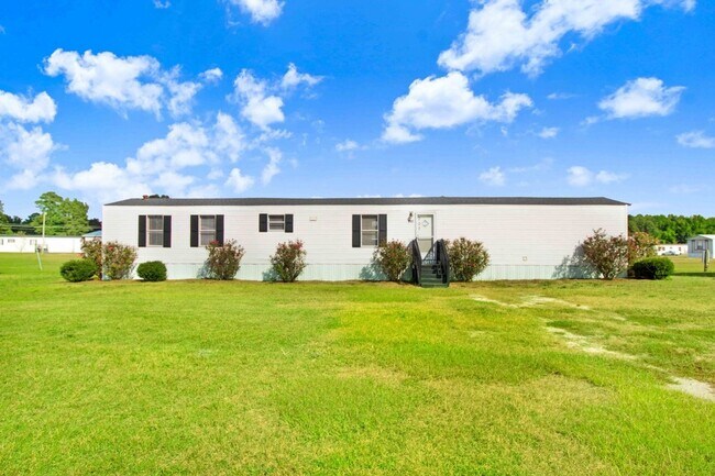 Primary Photo - Newly Renovated! 3 Bedroom | 2 Bathroom Mo...