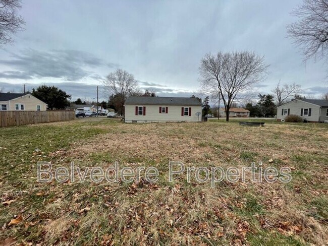 Building Photo - 804 Graylyn Dr