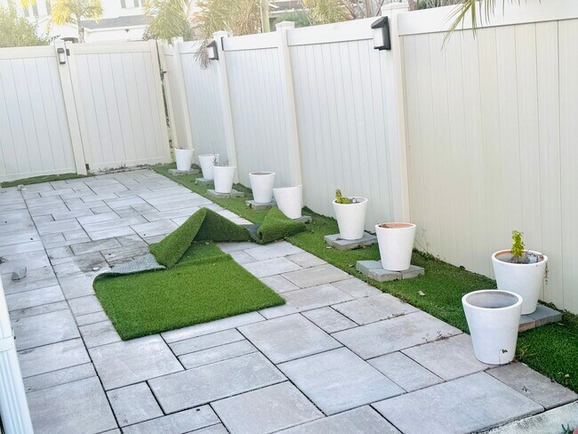 Building Photo - 519 Bottlebrush Loop