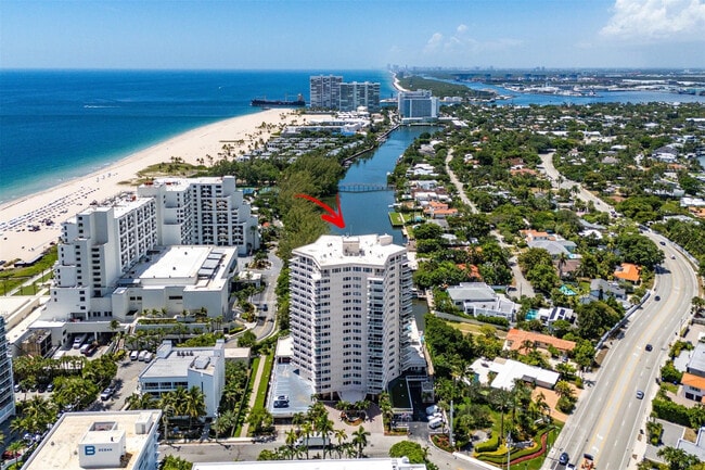 Building Photo - 3000 Holiday Dr