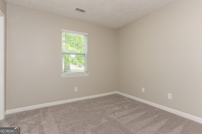 Building Photo - 5819 S Quail Dr