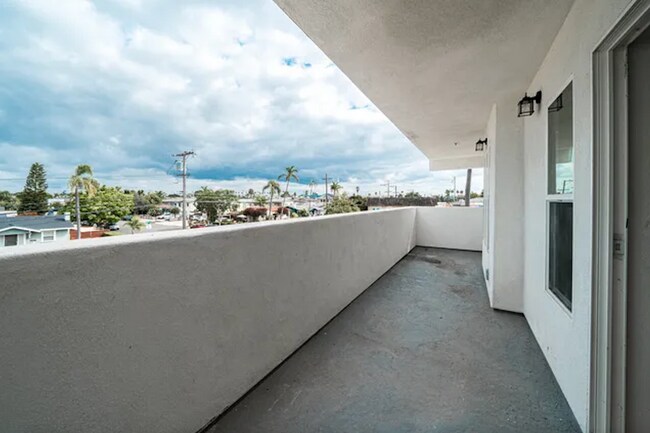 Building Photo - 4586 Hamilton St