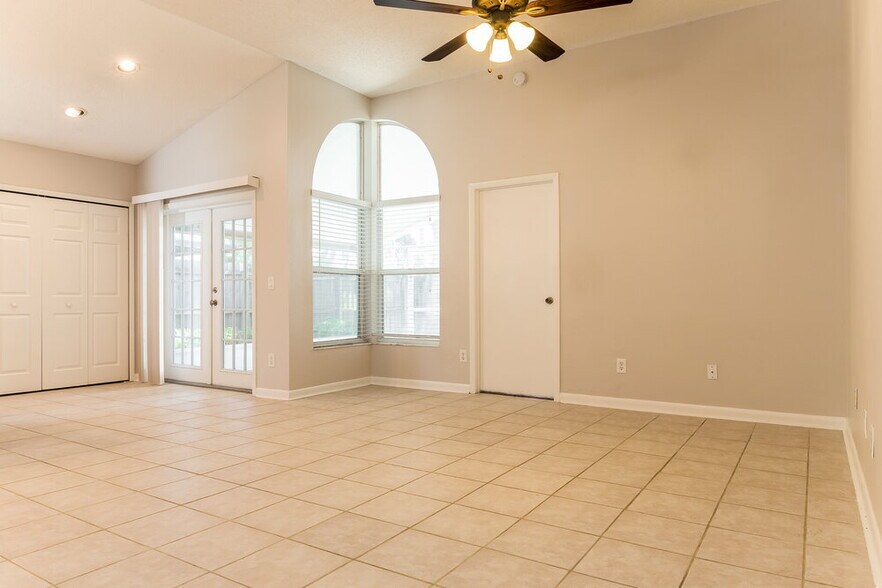 Building Photo - 1096 Manigan Ave