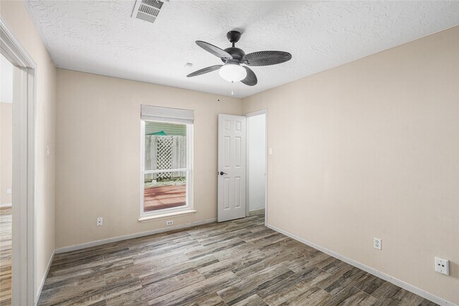 Building Photo - 1516 Beaconshire