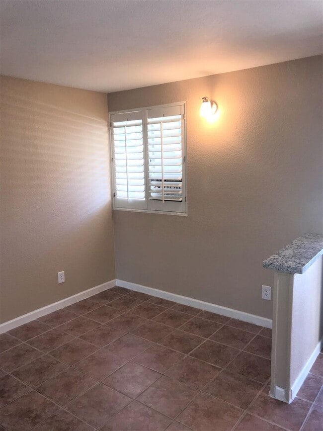 Building Photo - **FABULOUS- 1br/1ba CONDO (CAMELBACK & ARCADIA)