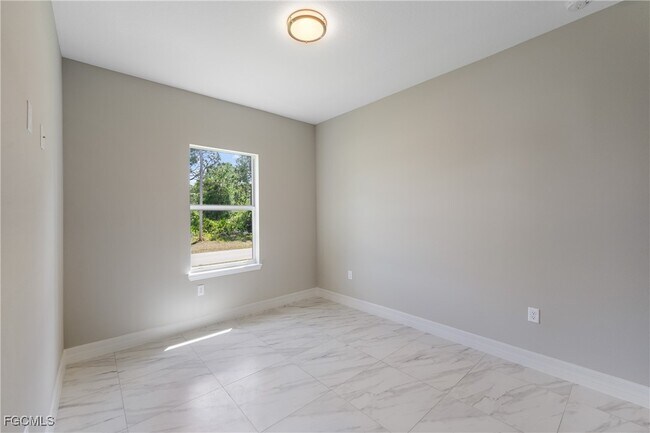 Building Photo - 540 Genoa Ave S