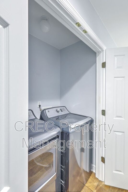 Building Photo - 2882 Mackenzie Ct