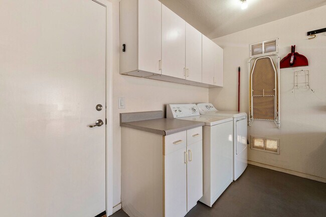 Building Photo - Gorgeous fully furnished home in Gilbert w...