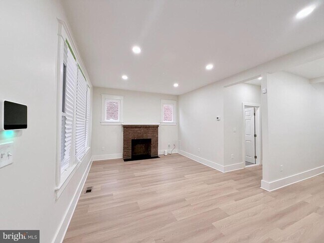 Building Photo - 610 Raleigh Pl SE