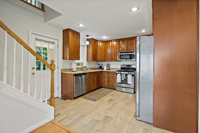 Building Photo - 6505 Columbia Pike