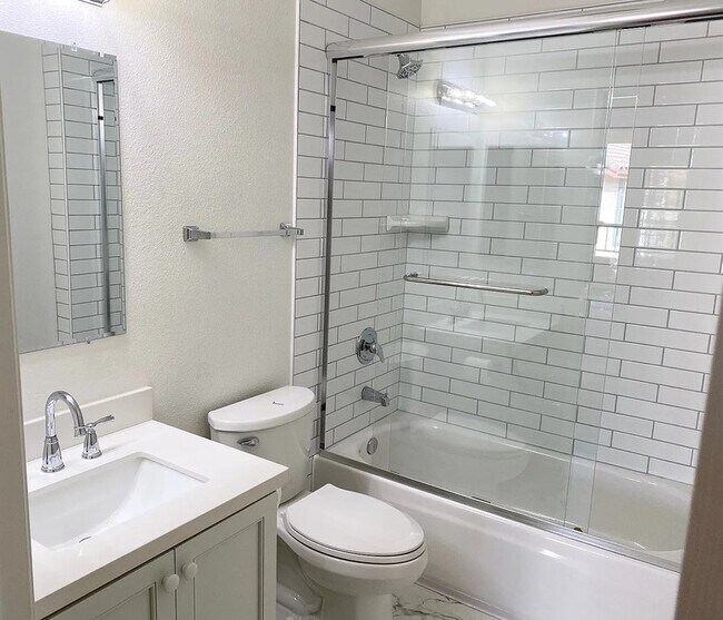Building Photo - 10884 Sabre Hill Dr
