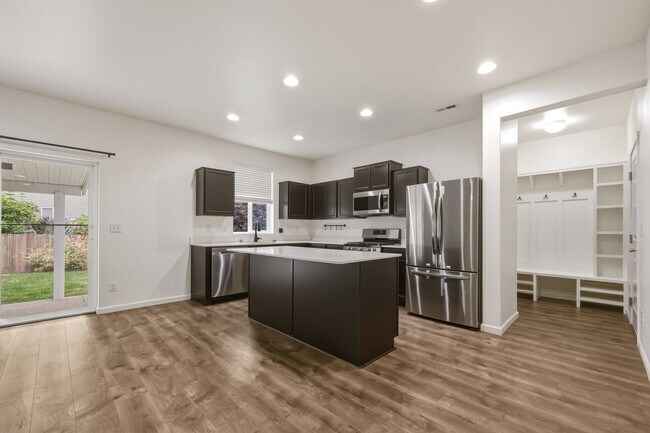 Building Photo - MOVE IN READY NOW! A/C! Multi generational living? Home office? Tumwater School District
