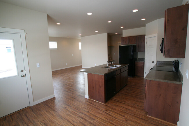 Building Photo - Gooch Hill 1