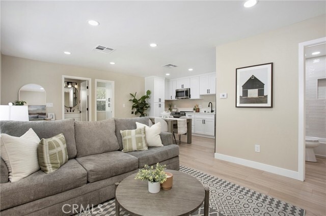 Building Photo - 708 E Elm St