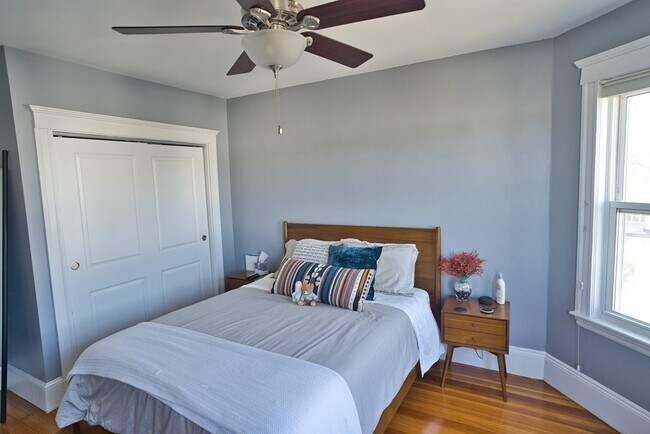 Building Photo - 344 Centre St