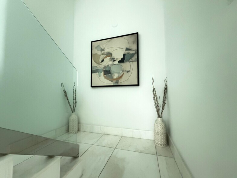 Building Photo - 900 Biscayne Blvd