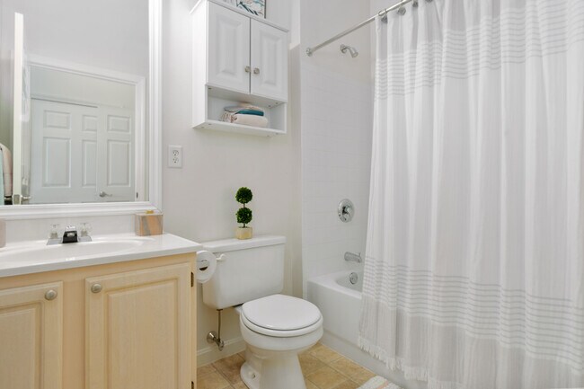 Building Photo - Greenwich Place