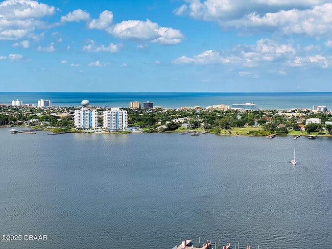 Building Photo - 231 Riverside Dr