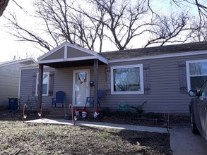 Building Photo - 1120 S Walnut St