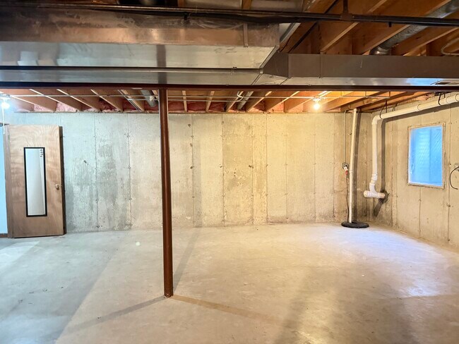 Building Photo - 1709 Clay St