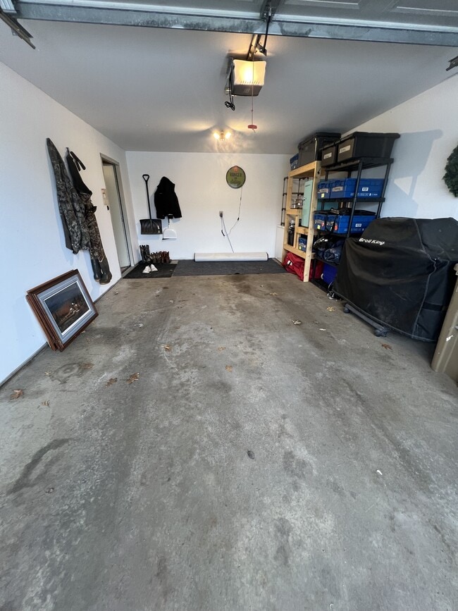 Building Photo - 2550 New Pine Dr