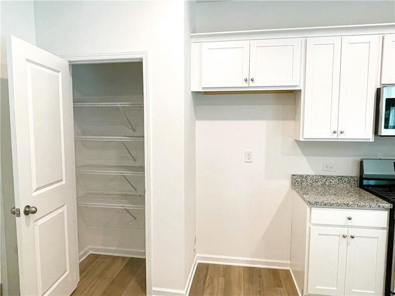 Building Photo - 290 Rivulet Dr