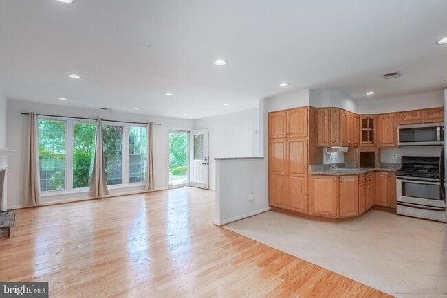 Building Photo - 5008 Treetop Ln
