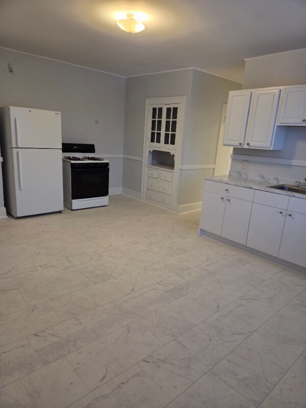 Building Photo - 168-170 Oak St