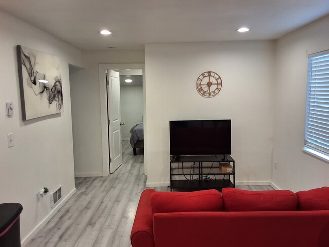 Building Photo - 720 S Southern St