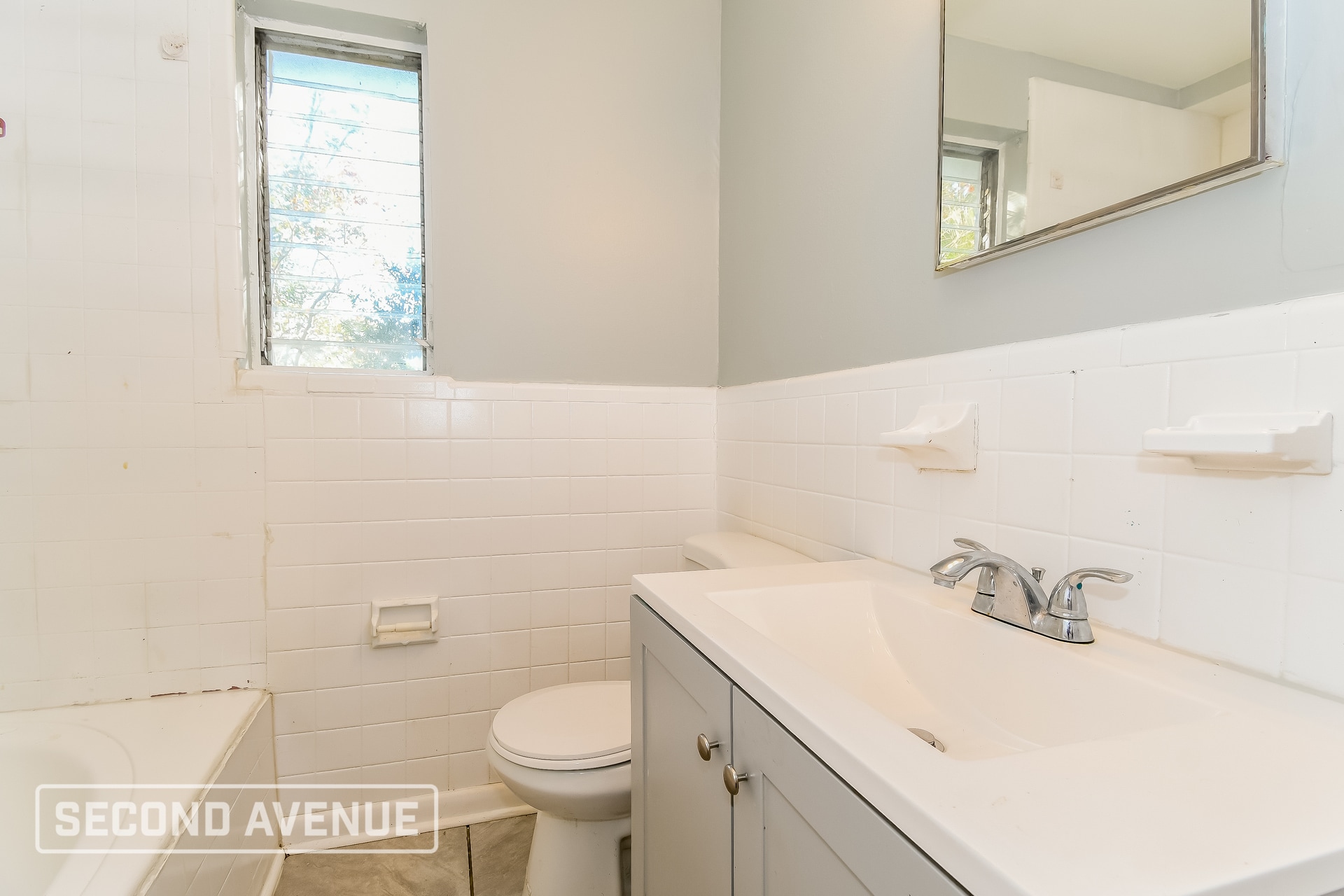 Building Photo - 7333 Roslyn Rd