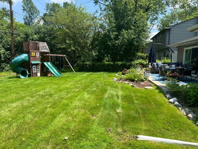 Building Photo - Beautiful Southfield Ranch