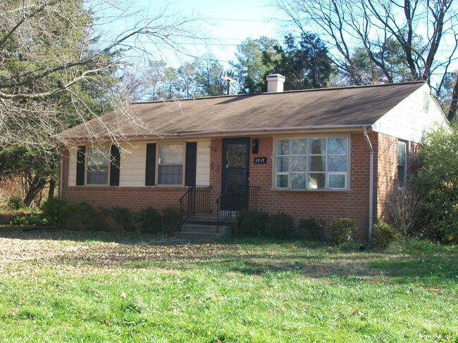Building Photo - 3919 Redstone Dr