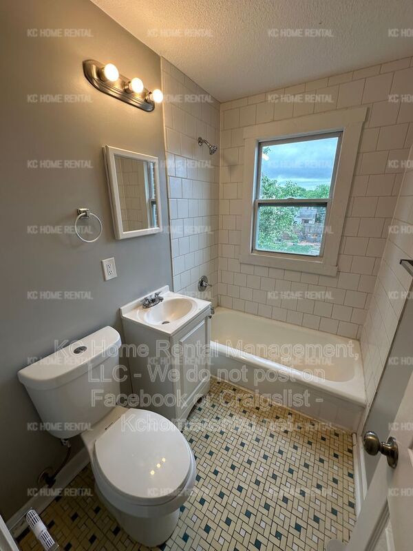 Building Photo - 901 N 16 St