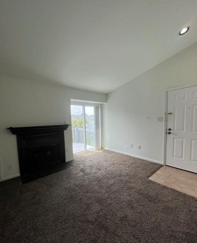 Building Photo - 2046 Lucas Ln