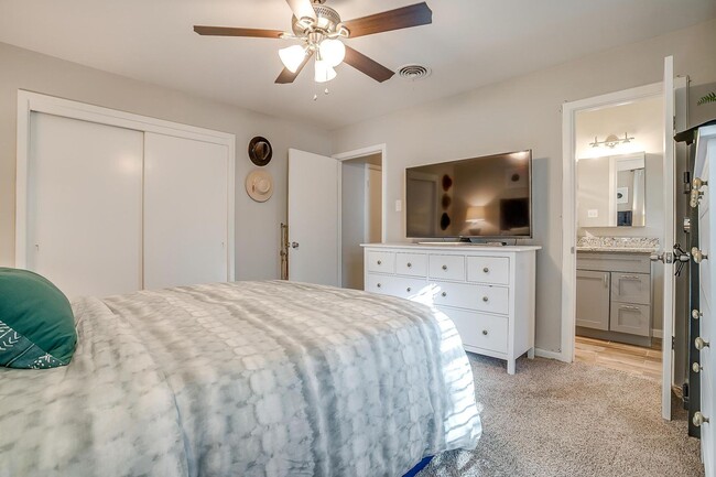 Building Photo - Beautiful Home on Corner Lot in South Hill...