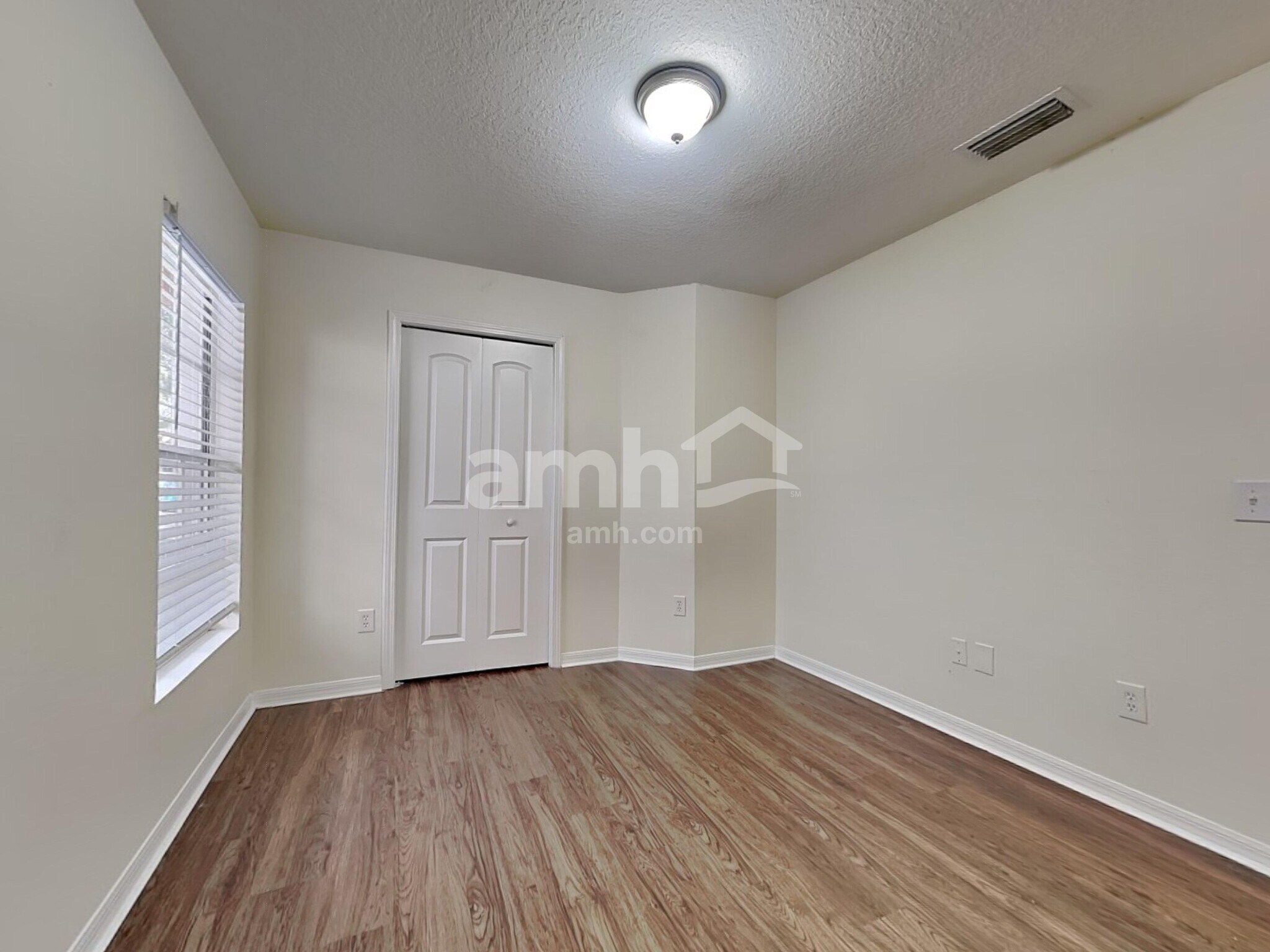 Building Photo - 8431 Deer Chase Dr